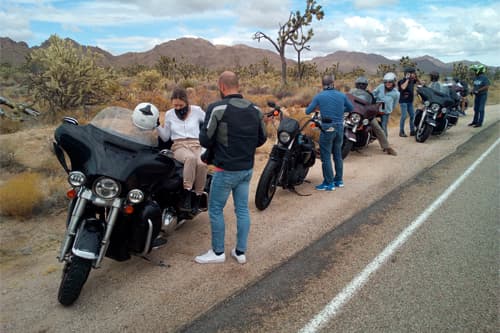 En moto pel desert de Mojave