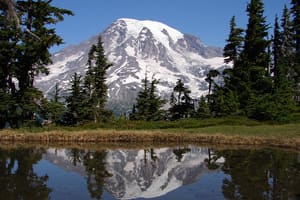 Mount Rainier en la ruta del Pacífic en moto