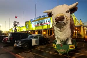 El famós restaurant Big Texan Steak Ranch en Amarillo, Texas, lloc icònic de la Ruta 66