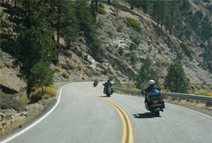 Fantàstiques carreteres moteres en les muntanyes de Sant Gabriel a Califòrnia