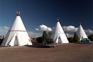 L'icònic Wigwam Motel amb cabanyes en forma de tipis d'indis americans